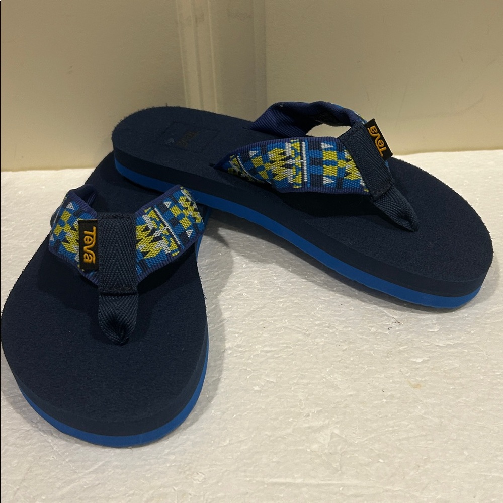 NWOT Teva Kids Blue Aztec Pattern thong Flip Flop Sandals Quick Dry Size 13